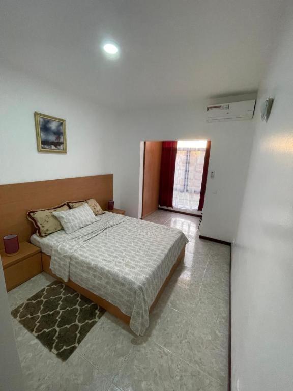 Isa House - Private In A Shared Duplex *