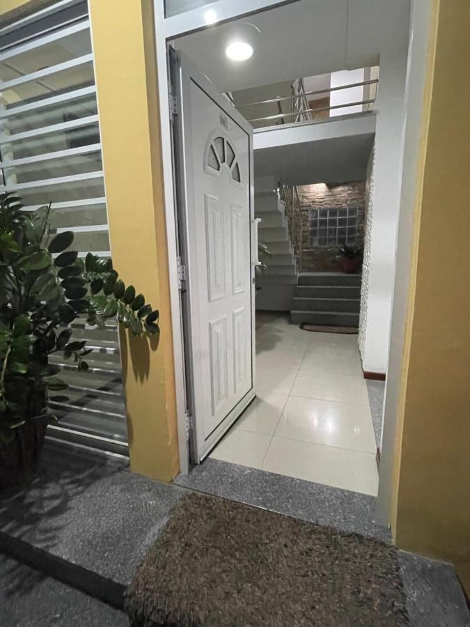 Isa House - Private In A Shared Duplex